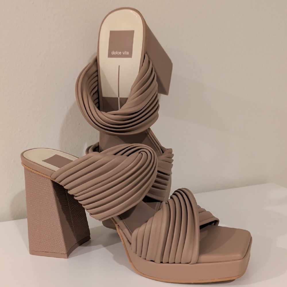 Dolce Vita Pilton Twisted Straps Heeled Cameo Sandals - Picture 2 of 13